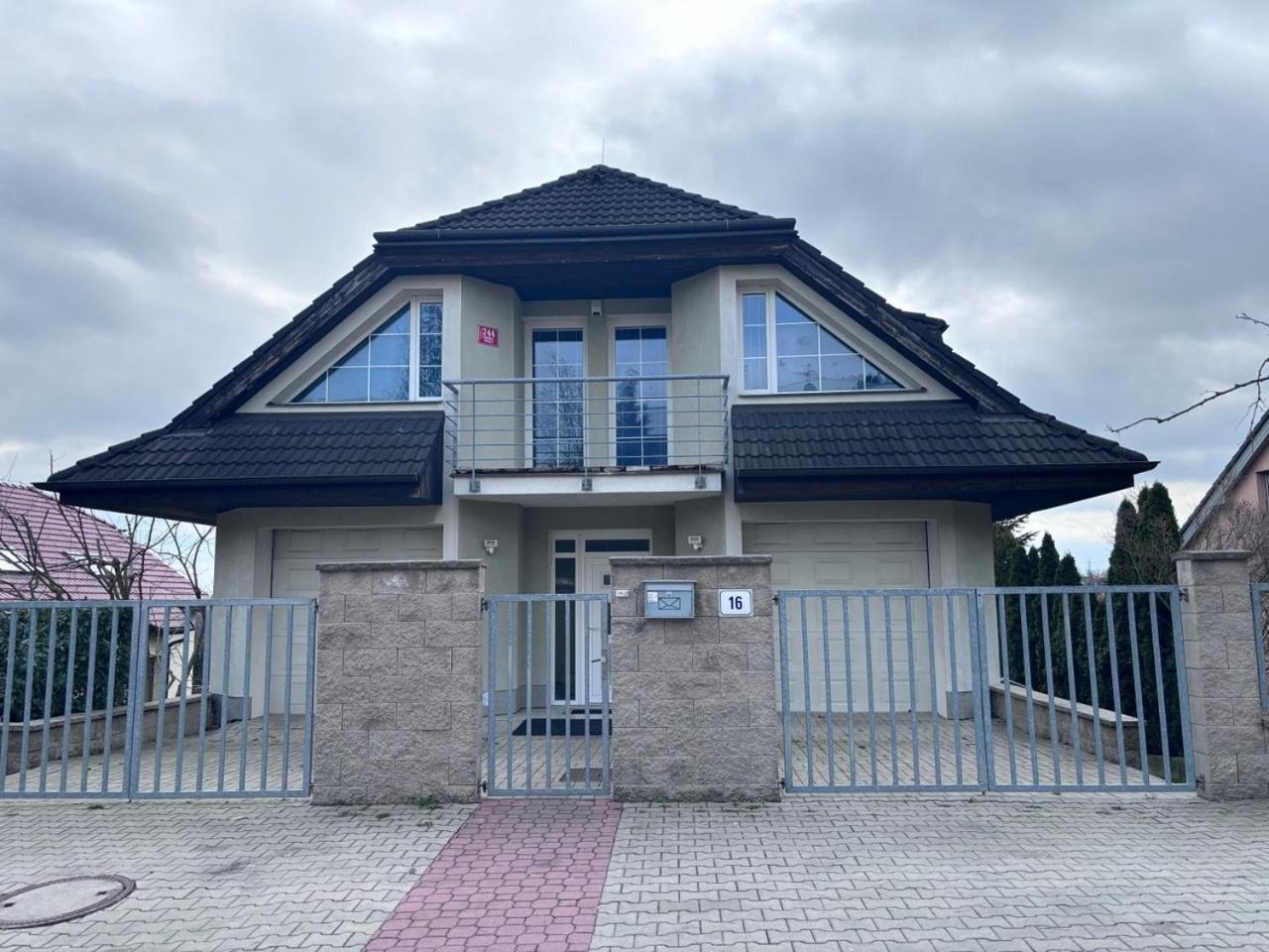 Diamondvilla, 4 Bedroom Apartment, Garden & Spa Prague Ngoại thất bức ảnh