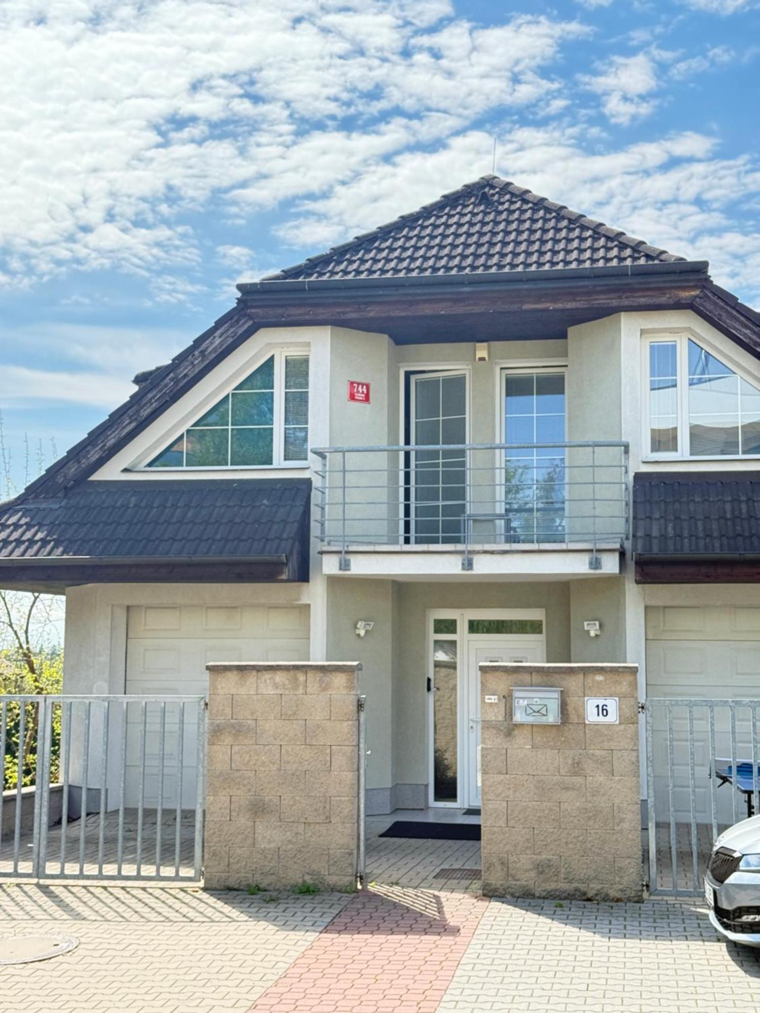 Diamondvilla, 4 Bedroom Apartment, Garden & Spa Prague Ngoại thất bức ảnh